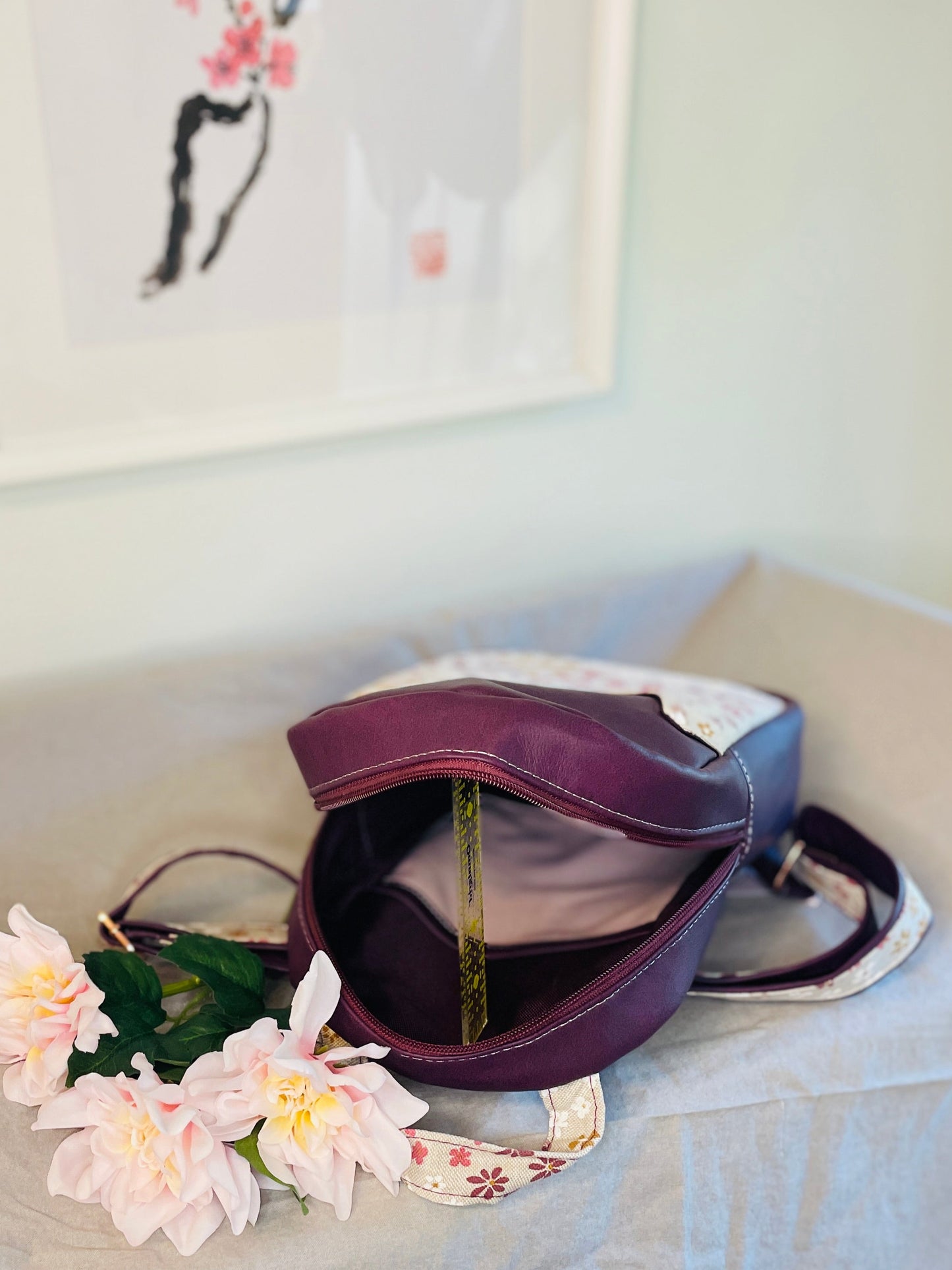 Månviol- slingbackväska aubergine