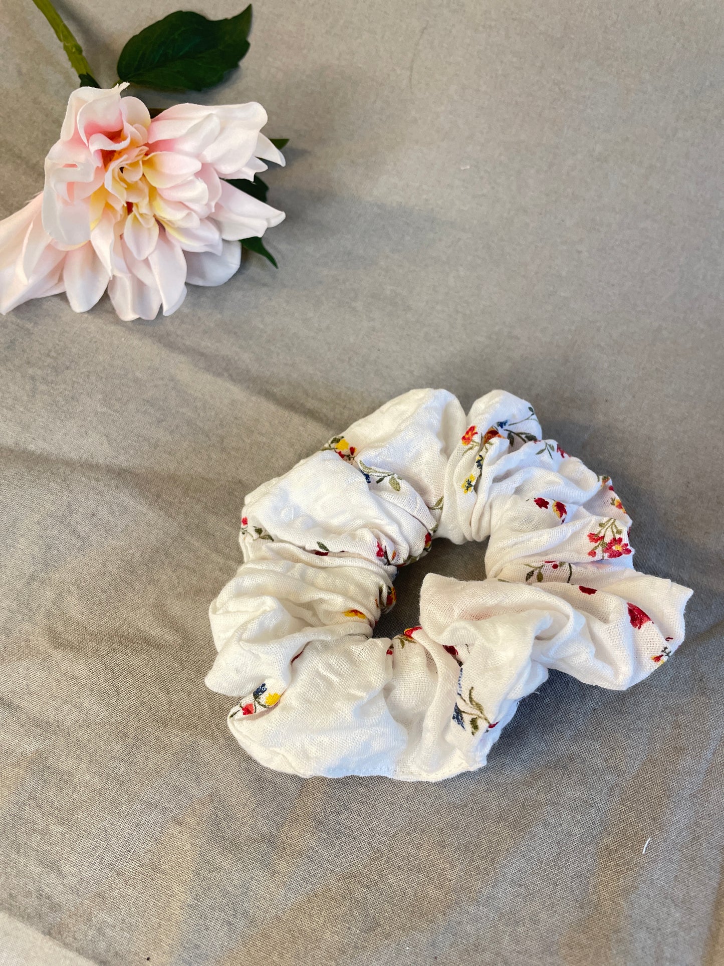 Snöflinga- scrunchie  ruta